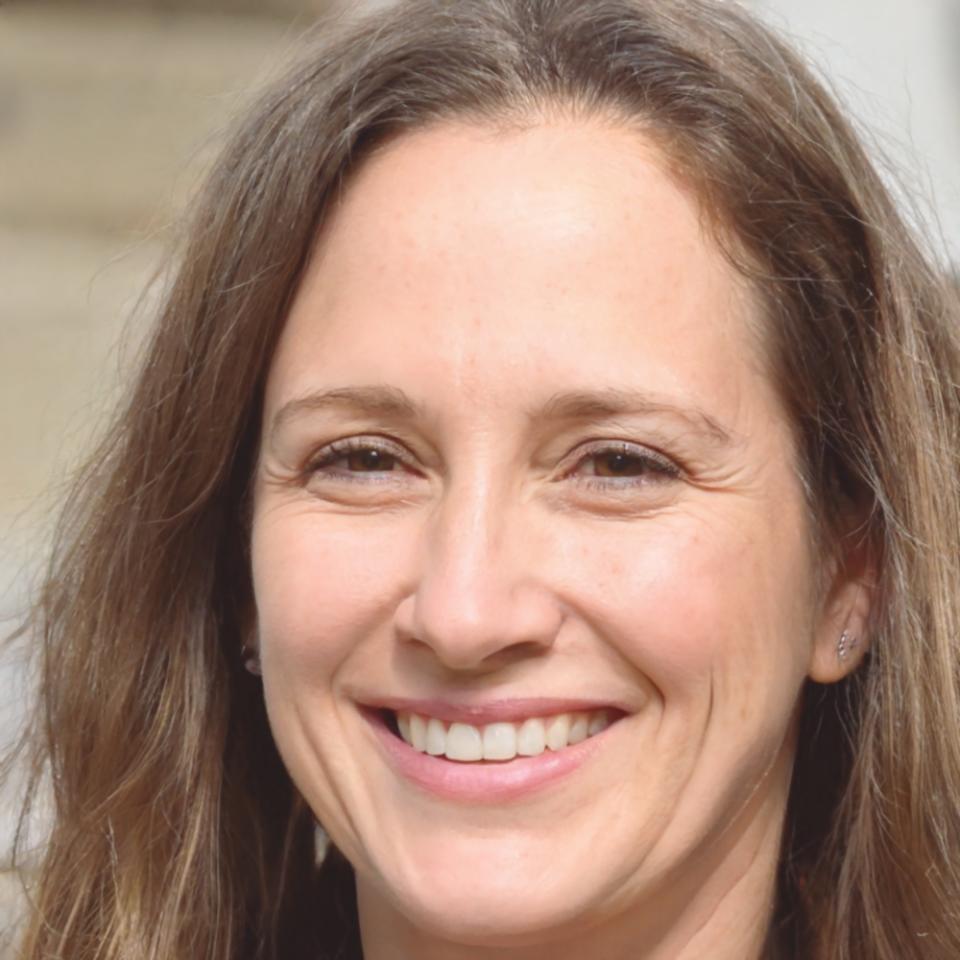 Foto profil konsultan strategi investasi